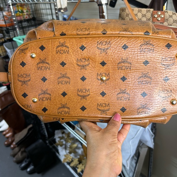 MCM Cognac Visetos shoulder bag - Picture 5 of 13